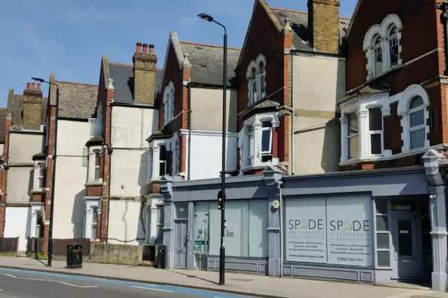 Flat to rent in Tooting High Street, London SW17