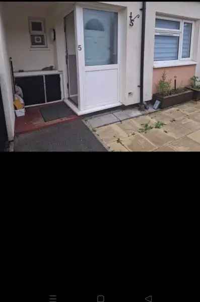 Flat For Rent in Hertsmere, England