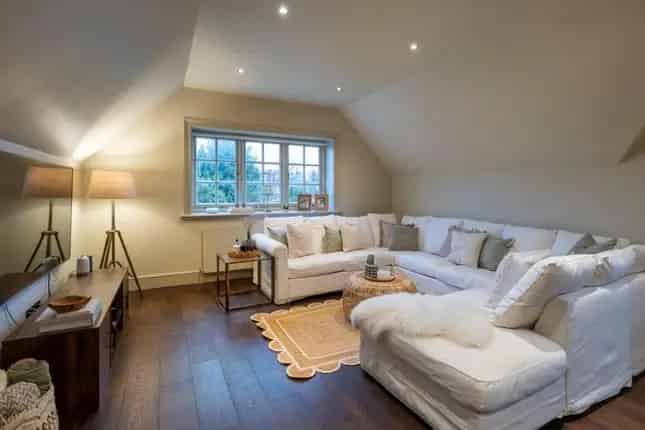 Flat for sale in Eton Avenue, Belsize Park, London NW3