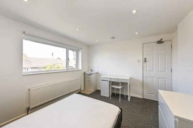 6 Bedroom HMO House for Sale in Winchester