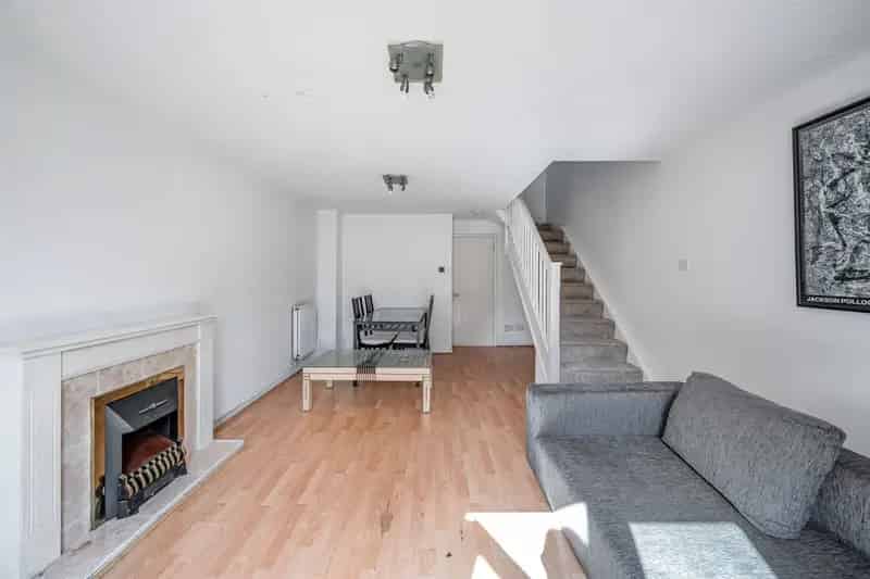 Two-Floor House with Private Garden Near North Finchley