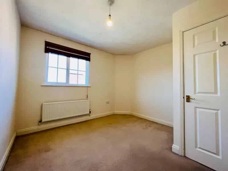 2 Bedroom Maisonette Near Ashford - Family Home