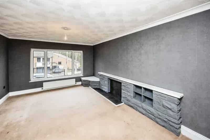 Spacious Semi Detached House Huddersfield Family Home