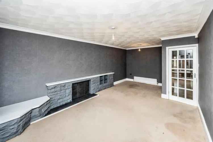 Spacious Semi Detached House Huddersfield Family Home
