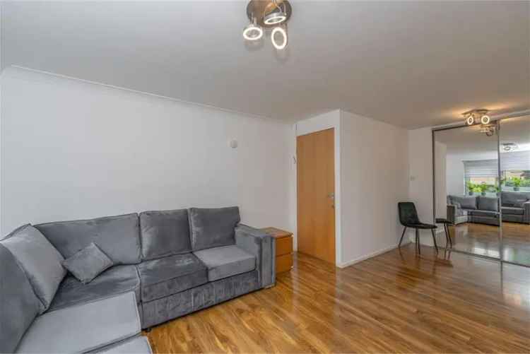 2 Bed Flat - Ground Floor with 1 Reception Room