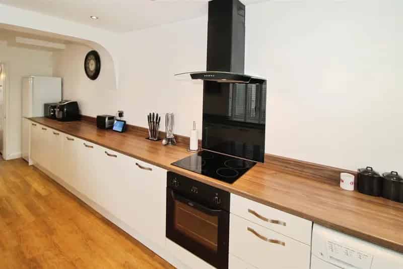 3 Bedroom Mid Terrace House to Rent