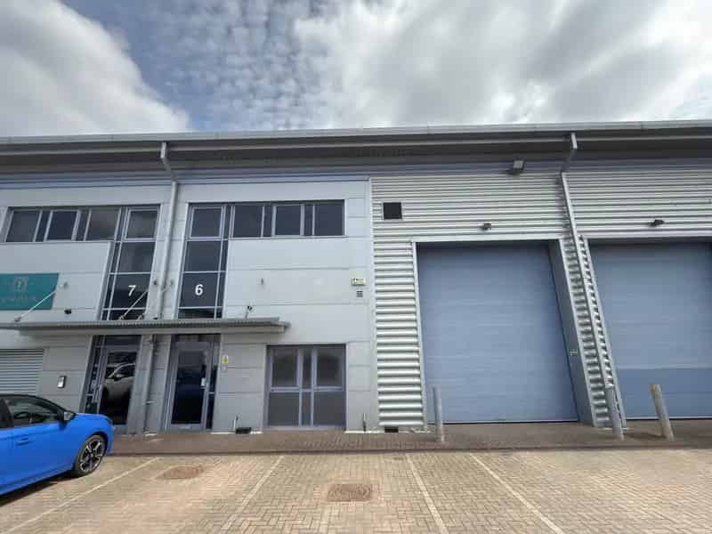 Warehouse Unit to Let - 68m Clear Height, Roller Shutter Door, First Floor Offices