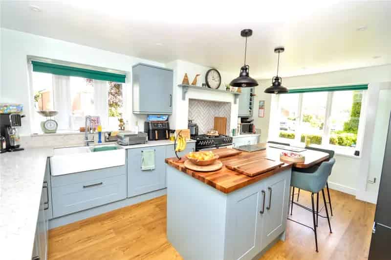 Immaculate 3-Bedroom Detached Home Near M62 and M1