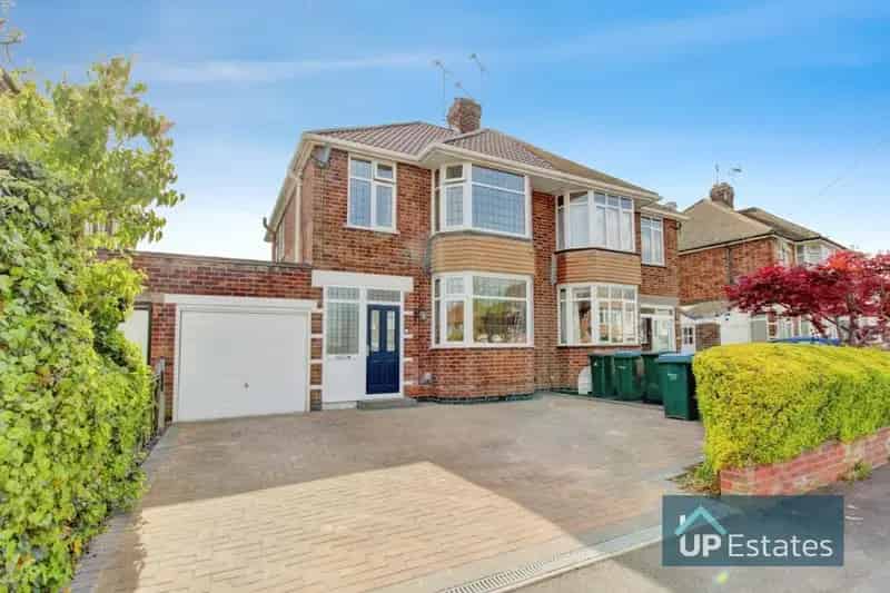 3 Bedroom Semi-Detached House for Sale