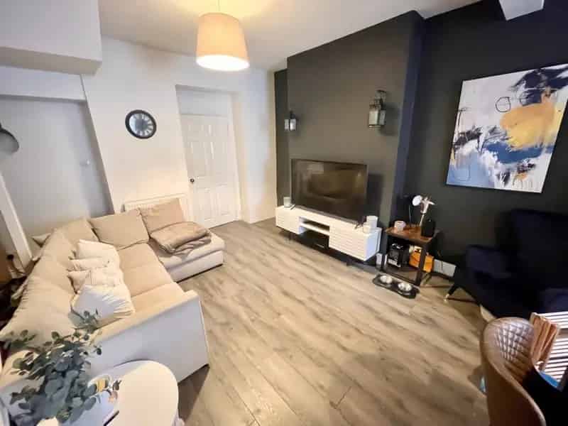 3 Bedroom Mid Terrace House Barry Town Centre