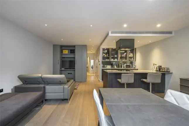 Flat for sale in Gray's Inn Road, St Pancras WC1X