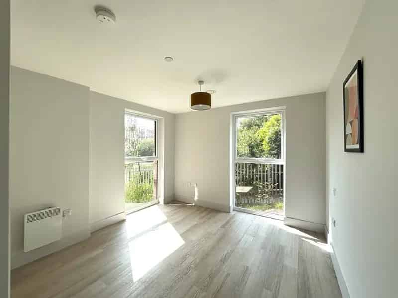 Modern One Bedroom Apartment with Private Terrace Pets Considered