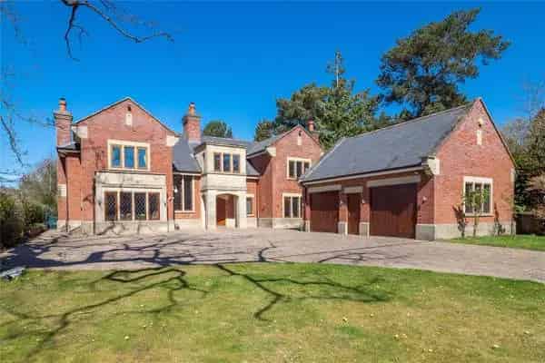 Luxury Family Home with Gym Cinema and Gardens