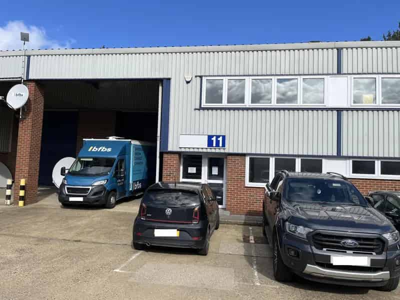 Warehouse Unit Aylesbury 2235 sq ft