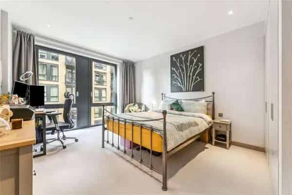 Spacious 1-Bed Flat with Balcony in Ram Quarter London