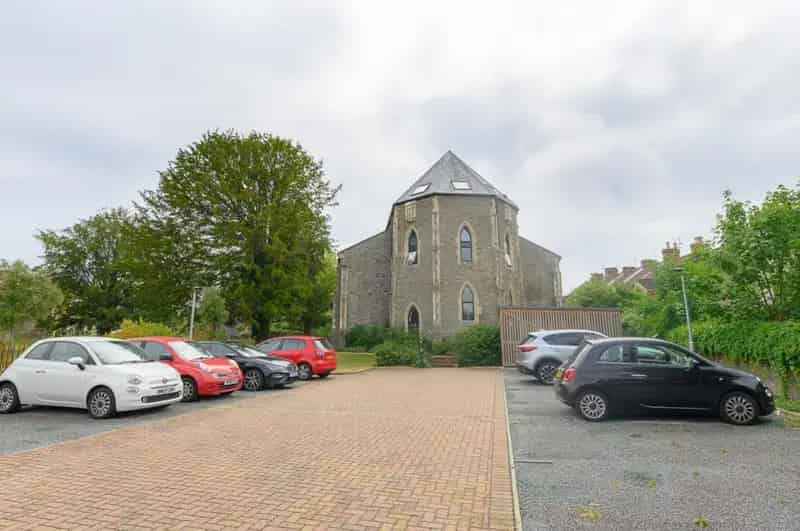 1 Bed Flat for Sale in Grade II Listed Church Conversion