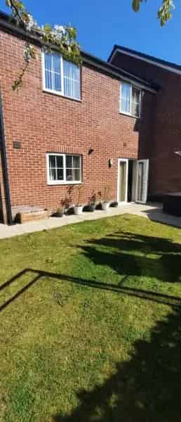3 Bedroom House with Garden and Parking 2015 Build
