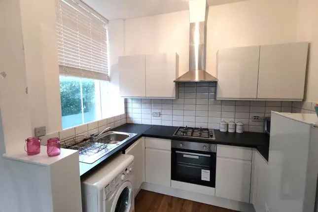 Flat to rent in Onslow Drive, Dennistoun, Glasgow G31