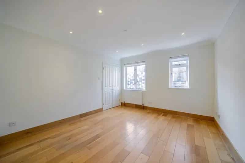 Four Double Bedroom Mews House Wimbledon