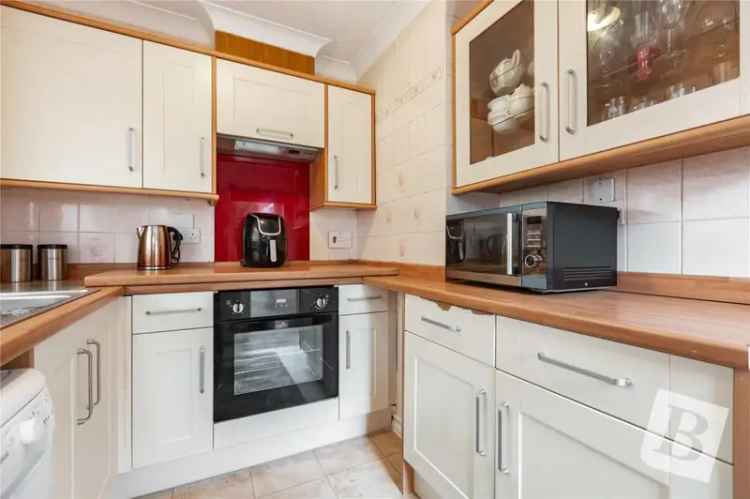 2 Bedroom Bungalow for Sale - Pilgrims Hatch