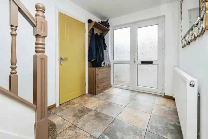 Spacious 3-Bed Detached House Eastwood Road