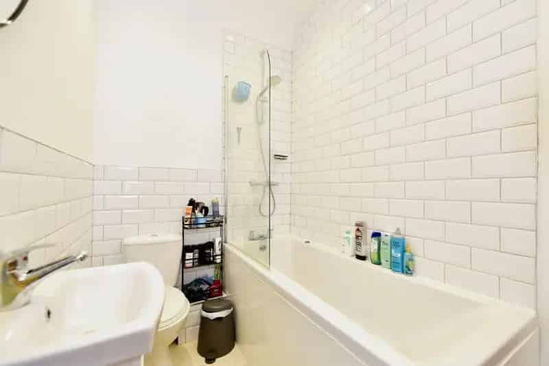 2 Bed House with Wood Burning Fire and Modern Kitchen