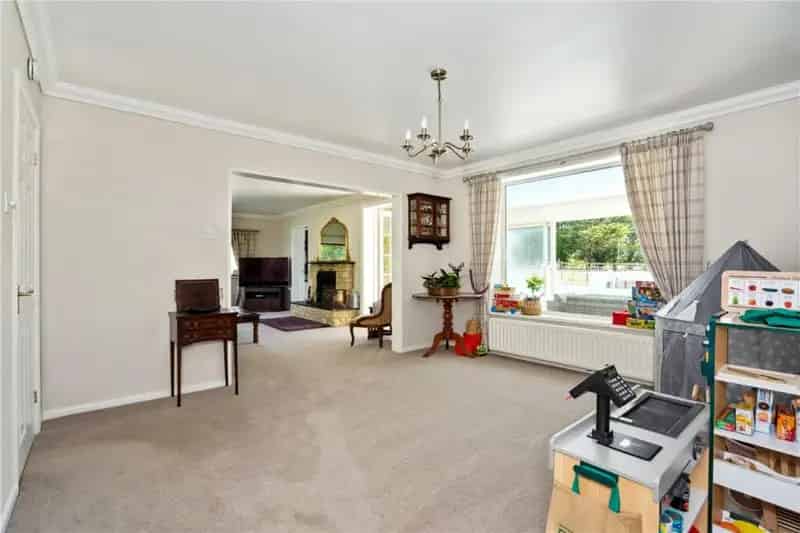 5 Bedroom Detached House with Heated Pool and Equestrian Facilities