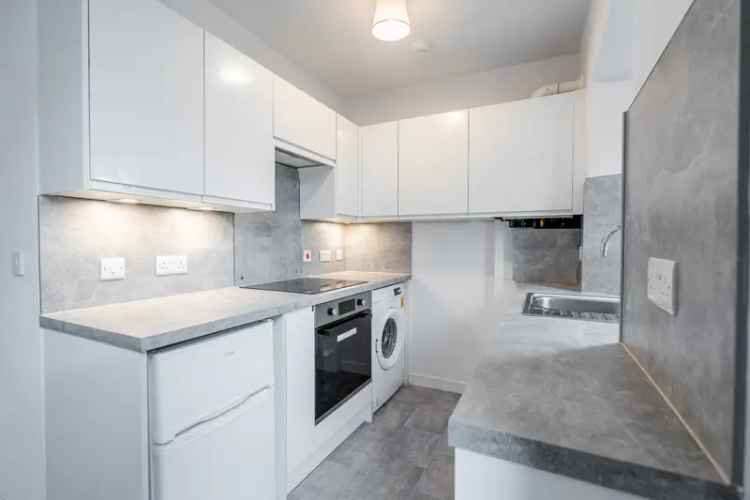 2-Bedroom Apartment Stirling City Centre Modern Fully Fitted Kitchen