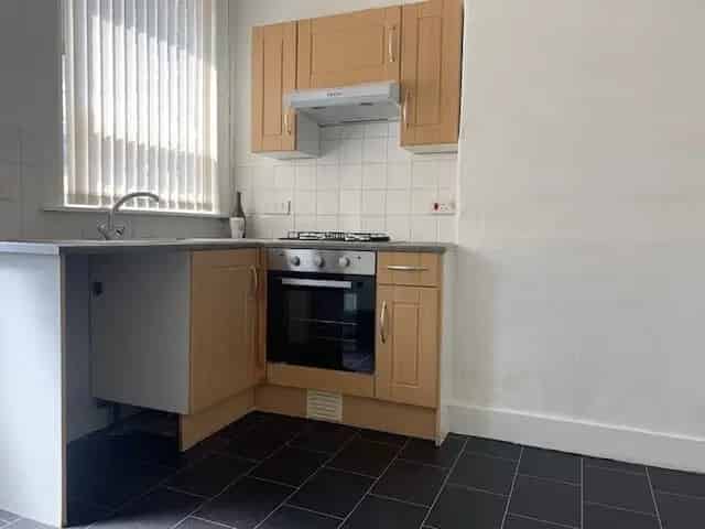 End Terrace Home Near Shops and Schools - July Move In