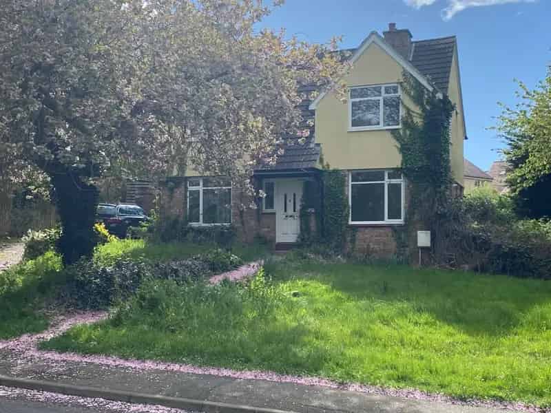 3 Bed Detached House Requiring Refurbishment
