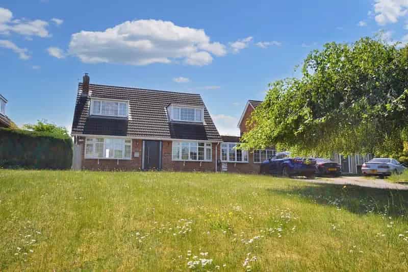 3 bedroom link detached house for sale