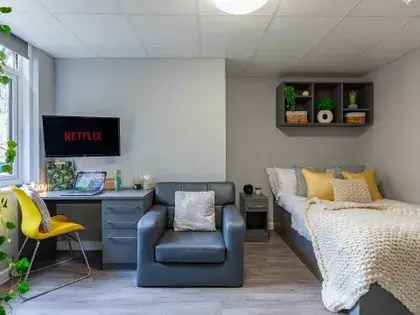 1 Room Flat 28m² Manchester Classic Loft Ensuite Student Accommodation