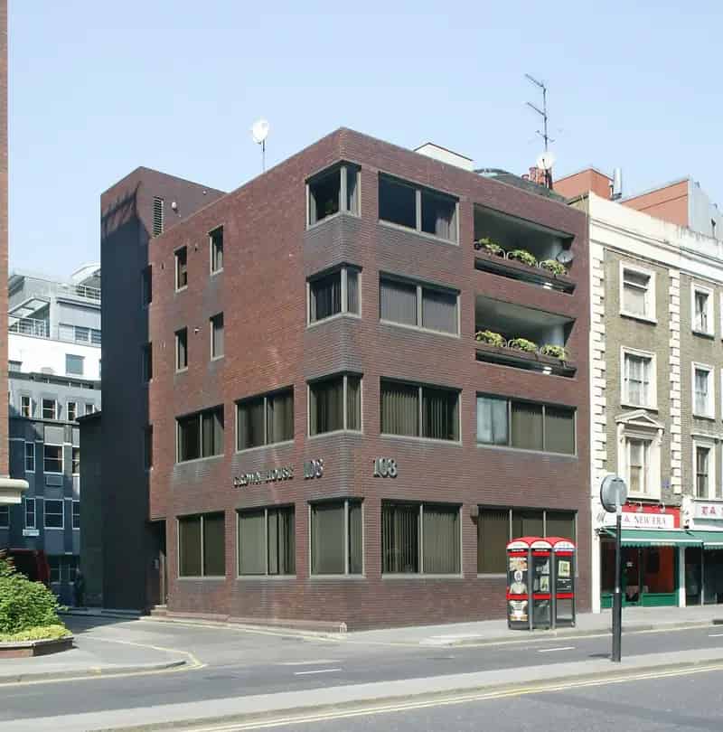 6943 sq ft Freehold Office and Residential Building Near Barbican Station