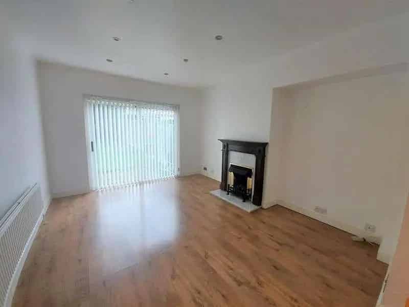 2 Bed House for Sale Near Burnt Oak Station