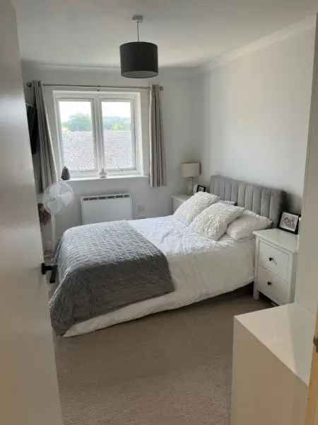 Flat For Rent in Three Rivers, England