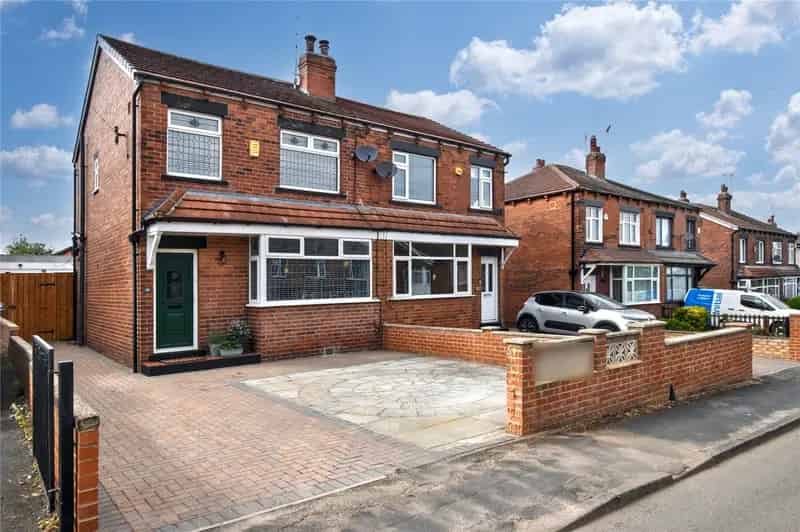 3 Bedroom Semi-Detached House in Bramley with Large Landscaped Garden