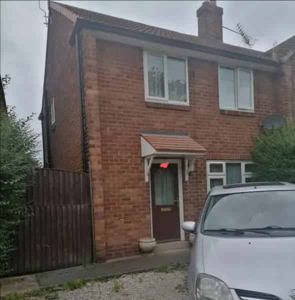 Large 2 Bedroom Semi Detached House with Driveway and Garden