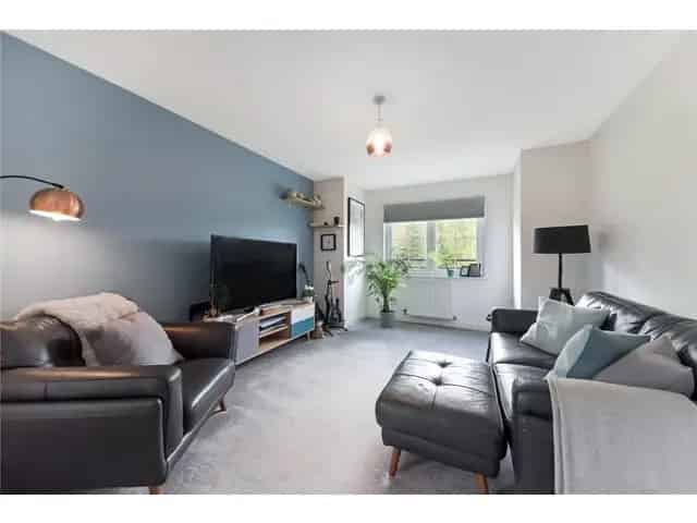 2 Bedroom Flat for Sale Near City Center