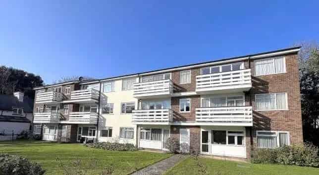 3 Bedroom Flat with Balcony and Parking