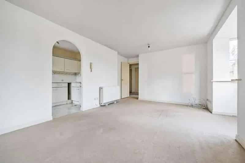 2 Bedroom Flat for Sale - No Chain