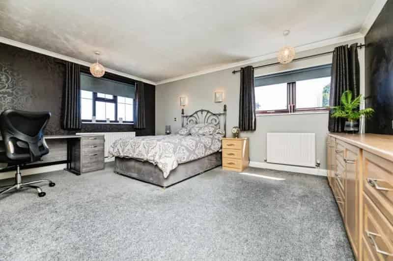 4 bed house for sale