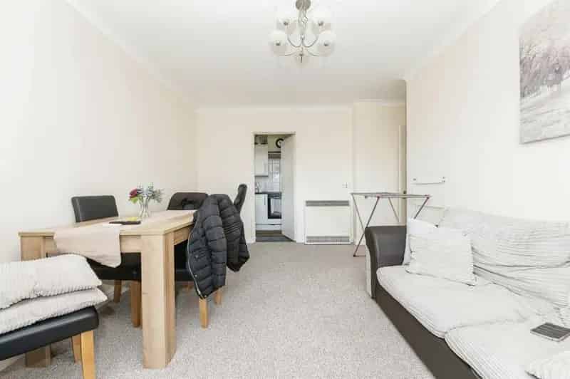 Two Bedroom Apartment Near Apsley Station