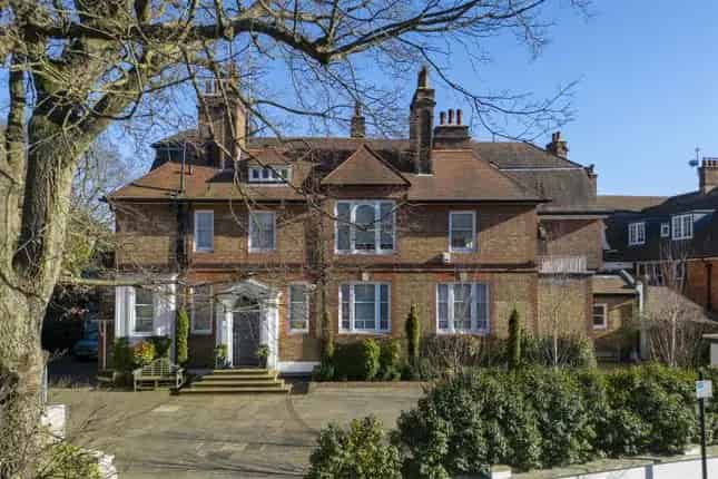 Hampstead NW3 Lateral Duplex Apartment for Sale