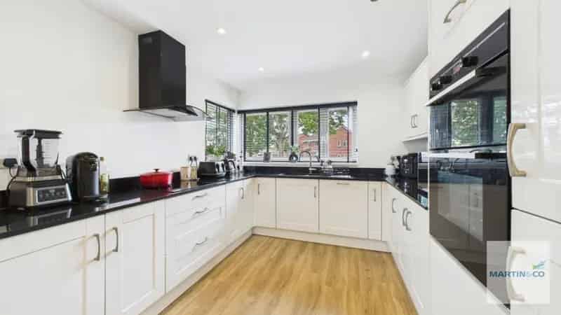 4 Bedroom House For Sale Near Local Schools and Shops
