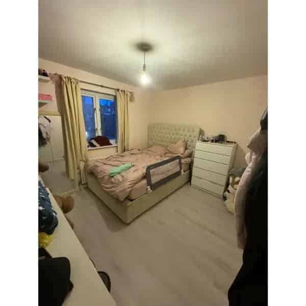 Large 1 Bedroom Flat Near Amenities and Transport