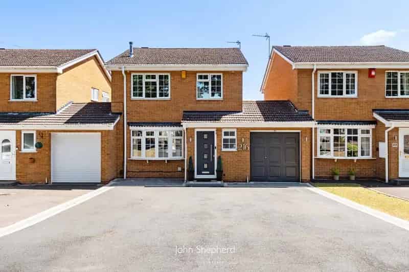 3 Bedroom Link Detached House for Sale