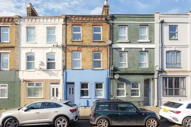 Newly Refurbished 2-Bedroom Apartment Near Forest Hill Honor Oak Stations