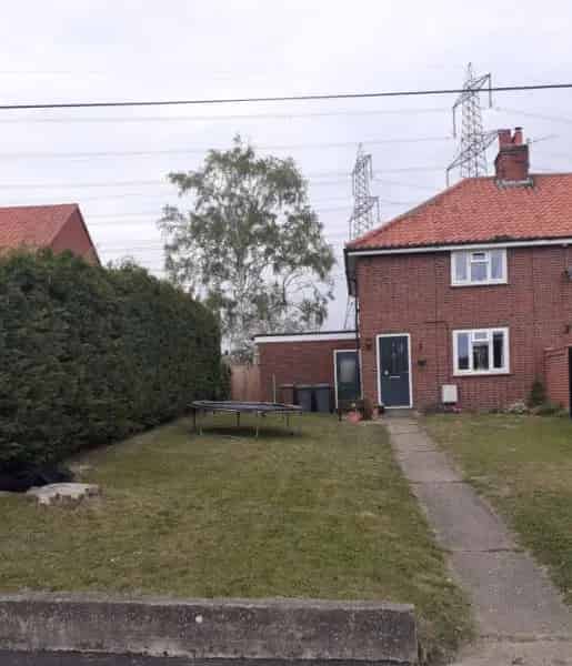 3 Bed Semi-Detached House Large Gardens Quiet Village Location