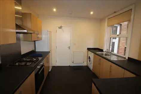 5 Bedroom House Southampton - Available July 1st