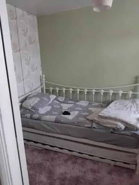 2 Bed Bungalow with Wet Room and Large Garden